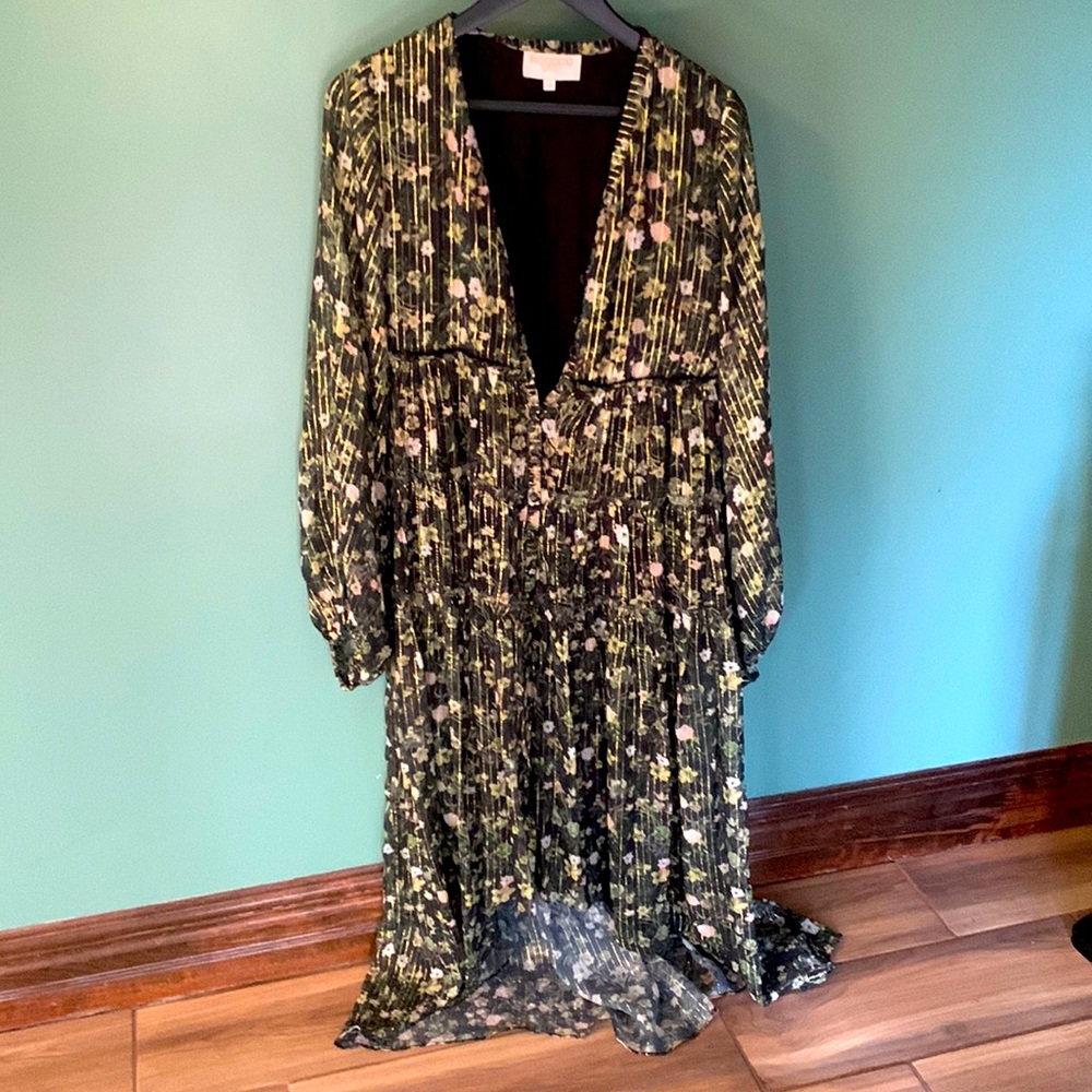 Beautiful floral dress by Rococo Sand. Size Small